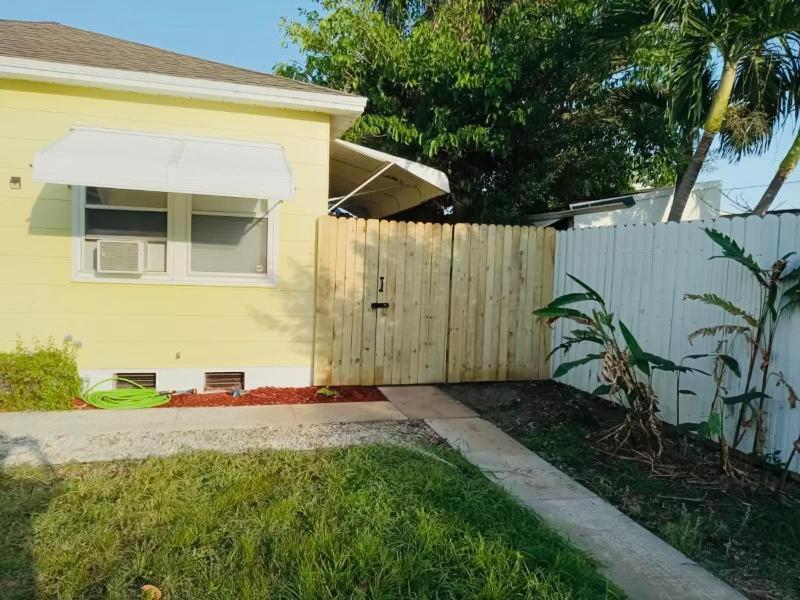 Palm Beach Retreat: Beachside Comfort with Outdoor Oasis Lake Worth Beach Exterior photo